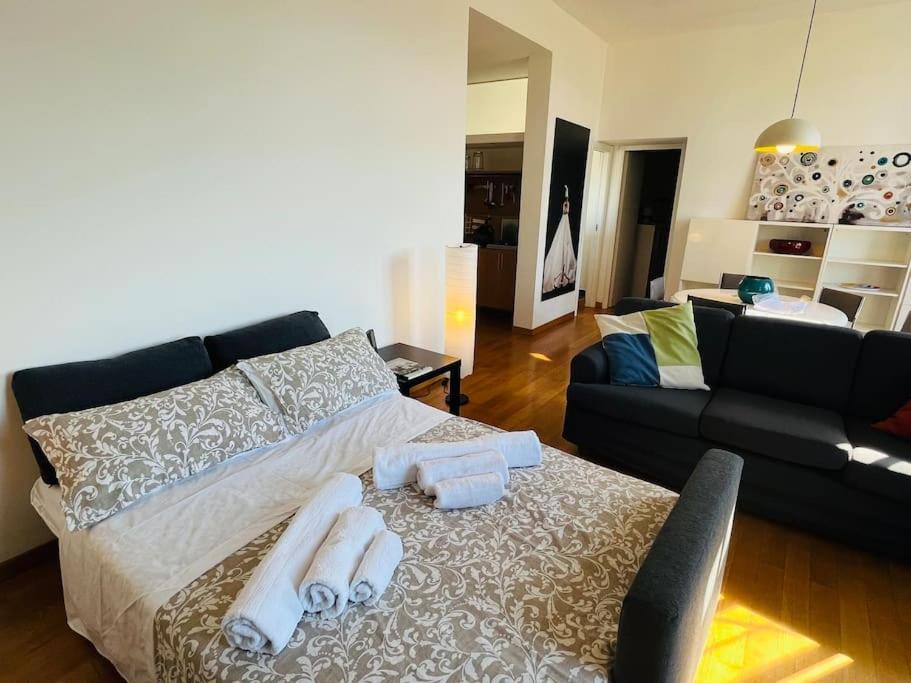 Politeama Suite In The Heart Of The City Palermo Esterno foto
