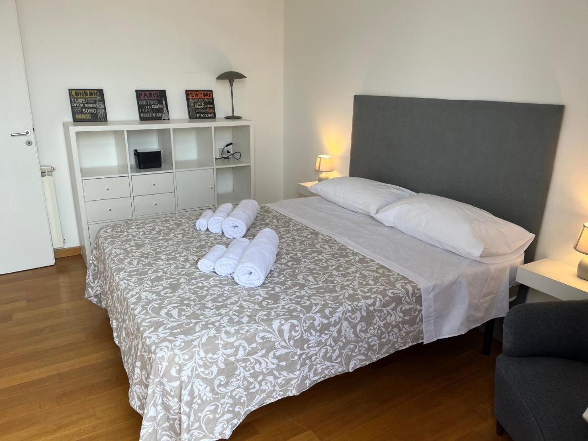 Politeama Suite In The Heart Of The City Palermo Esterno foto